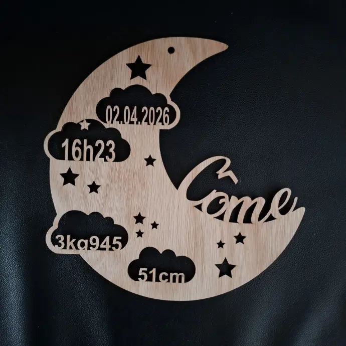 Décoration naissance personnalisée en bois - Lune avec prénom 